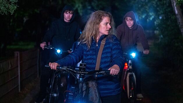 Eine junge Frau wird auf dem Nachhauseweg von Fremden verfolgt. Nun ist ihr Fall Gegenstand bei "Aktenzeichen XY... Ungelöst" im ZDF.