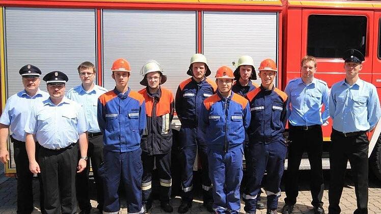 Prüflinge, Schiedsrichter und Ausbilder: Thomas Eyrich, Klaus Kippes, Lukas Zwecker, Bastian Danz, Domink Krug, Felix Rößer, Florian Lauster, Jan Stürzenberger, Frederic Döpfert, Sebastian Baus, und Dominik Billmann (von links). Foto: Günther Straub