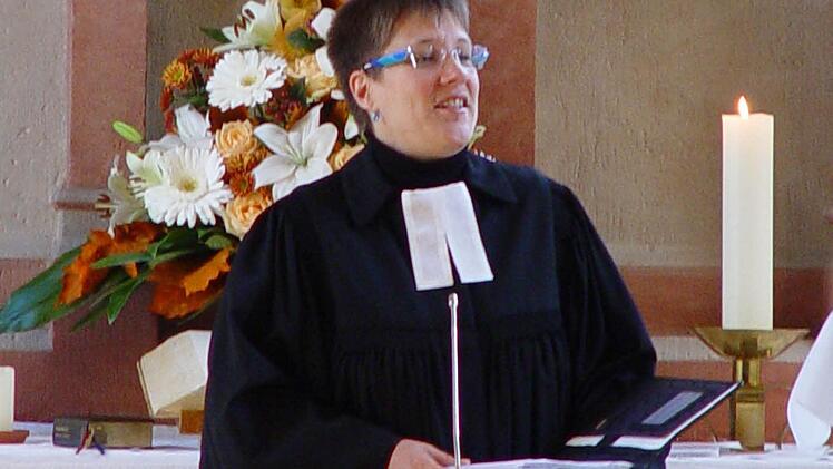 Sara Wehovsky ist jetzt amtlich bestellte Pfarrerin in Oberzell. Foto: Brigitta Kempe-Wolf