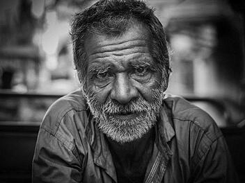 Ein unglaublicher Fall aus den USA: Ein junger Mann rastet aus und reißt einem Rentner seine Augäpfel aus. Der 74-Jährige verliert zusätzlich viele seiner Zähne.  Symbolbild: pixabay.com/aamiraimer