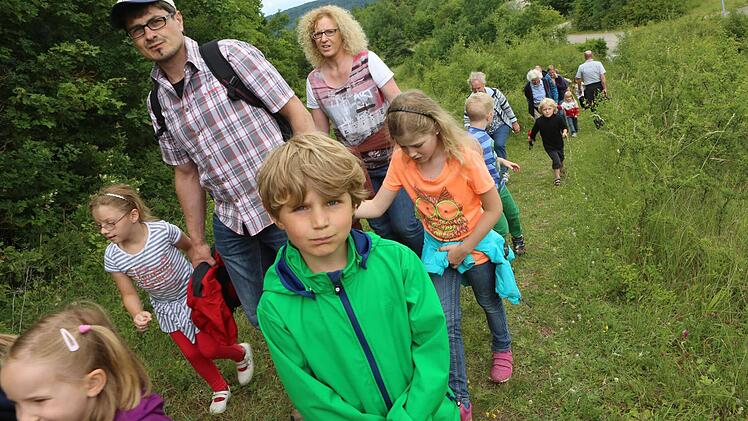 Auf Entdeckertour mit dem Papa und der Mama.