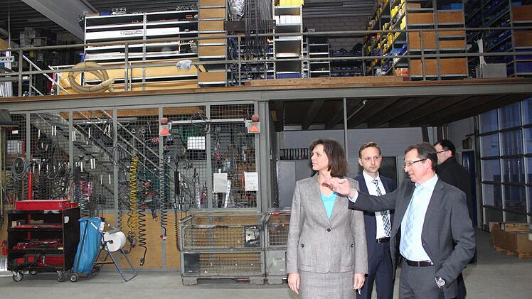 Ilse Aigner besucht Fahrzeugbau Hofmann in Mainleus. Foto: Jürgen Gärtner