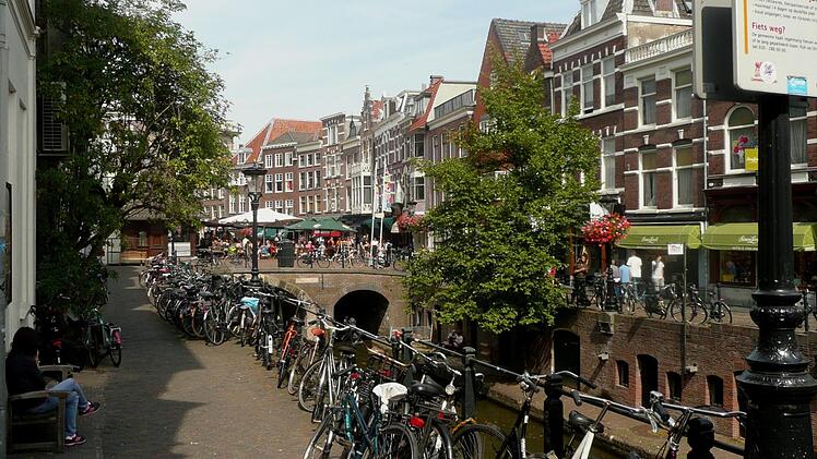 An der Gracht in Utrecht, Fahrräder wohin man sieht.