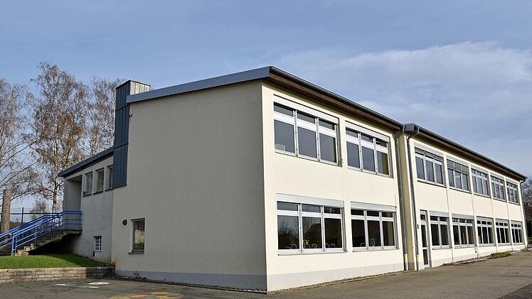 Die Katholische Kirchenstiftung Dampfach kann nach vorheriger Absprache die Räume in der Schule kostenfrei nutzen.U. Langer