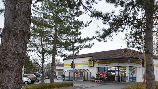 Gen&uuml;gt nicht mehr den Anspr&uuml;chen, die Edeka an Immobilien stellt: der Supermarkt an der Gnaileser Stra&szlig;e in R&ouml;dental. Rainer Lutz