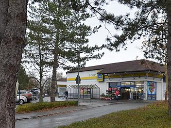 Genügt nicht mehr den Ansprüchen, die Edeka an Immobilien stellt: der Supermarkt an der Gnaileser Straße in Rödental. Rainer Lutz