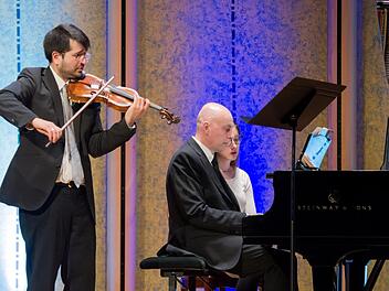 Burghard Toelke (links) und Igor Cognolato beim Kissinger Winterzauber.  Foto: Klaus Stebani