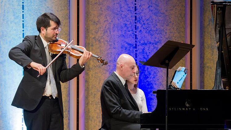 Burghard Toelke (links) und Igor Cognolato beim Kissinger Winterzauber.  Foto: Klaus Stebani