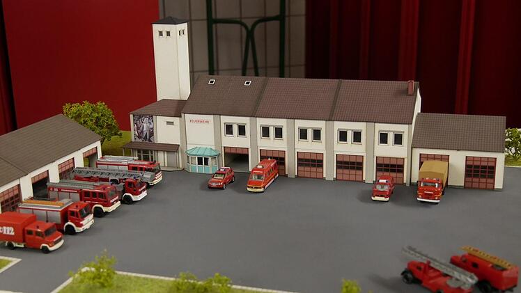 Das Neustadter Feuerwehr-Gerätehaus als ModellManja von Nida