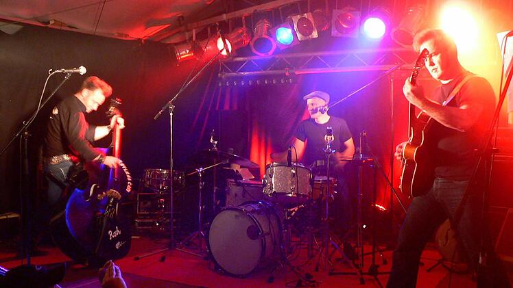 Praktisch die "Hausband" der Schmölzer Blues Tage - die Restless Cats, heuer für den Headliner eingesprungen