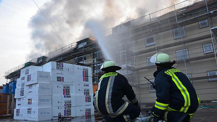 Brand in der Pfalzstraße in Bad Kissingen. Foto: Peter Rauch