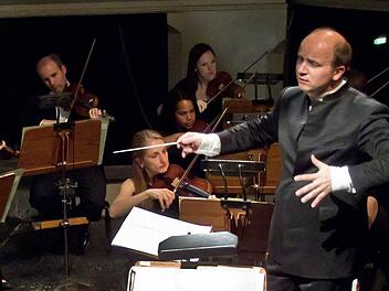 Coburgs Generalmusikdirektor Roland Kluttig dirigierte das Konzert des "Compose"-Projekts im Landestheater.Foto: Archiv/Jochen Berger
