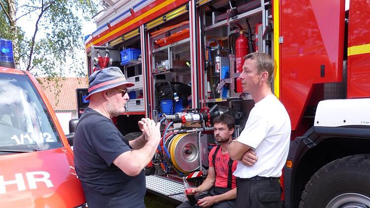 Bei  einer  Fahrzeugschau präsentierten die Rettungs- und Hilfsdienste ihre stete Einsatzbereitschaft. Foto: Klaus-Peter Wulf