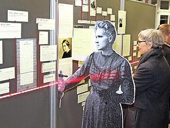 An Marie Curie führt wissenschaftlich kein Weg vorbei - und in der Ausstellung auch nicht. Foto: Wolfgang Desombre