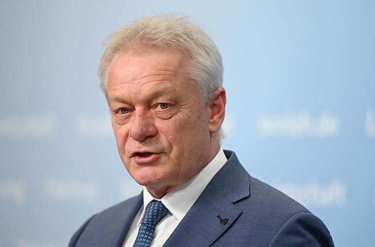 Minister Rainer für Videoüberwachung in Schlachthöfen