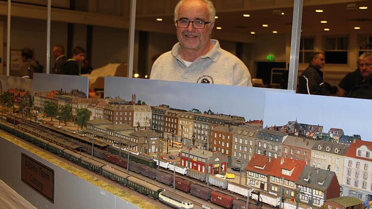 Die Rödentaler Eisenbahnfreunde präsentierten nur einen kleinen Teil ihrer 20 Meter langen Anlage.