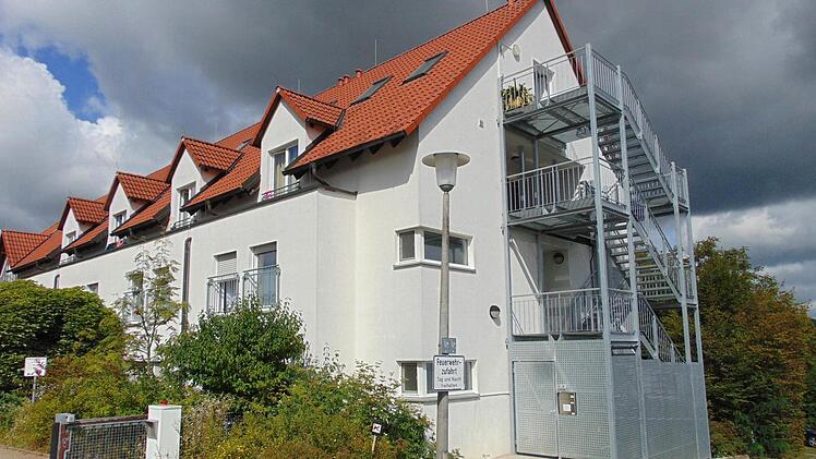 Das ehemalige Pflegeheim in Forth beherbergt inzwischen Flüchtlinge.  Fotos: Petra Malbrich