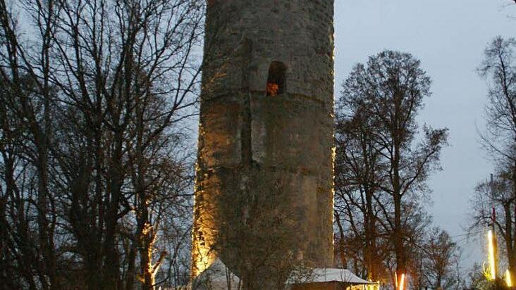 Bei Einbruch der Dunkelheit entfaltet die Wallburg-Weihnacht ihren besonderen Charme. Fotos: Sabine Weinbeer