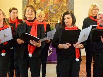 Der "Trächer Chor" hatte seinen ersten öffentlichen Auftritt beim Adventskonzert in Tambach.  Foto: Lothar Weidner