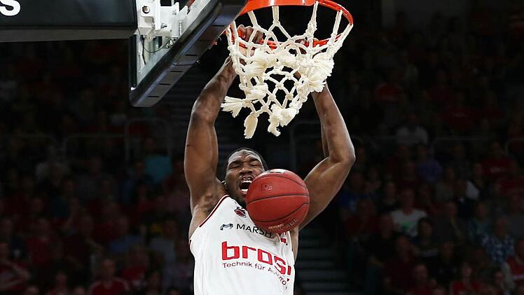 Mit spektakulären Dunks begeisterte Trevor Mbakwe die Bamberger Fans in der abgelaufenen Saison. Foto: sportpress