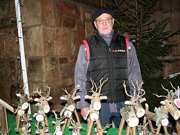 In 120 Stunden verarbeitete Rolf Kohlhepp 13 Quadratmeter Mehrschichtplatten aus Fichtenholz zu ansprechenden Krippenfiguren.  Gabriele Sell