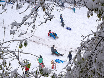Kreis Forchheim: Unfall beim Rodeln - Bub (10) verletzt ins Krankenhaus Kreis Forchheim: Unfall beim Rodeln - Bub (10) verletzt ins Krankenhaus
