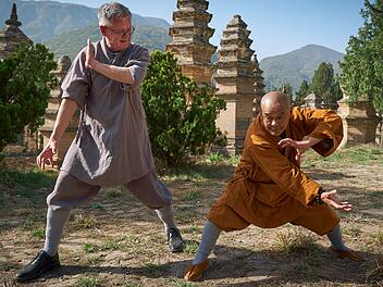 Im Pagodenwald des Shaolin-Klosters erlernt Christopher Clark einige Techniken des Kung-Fu.