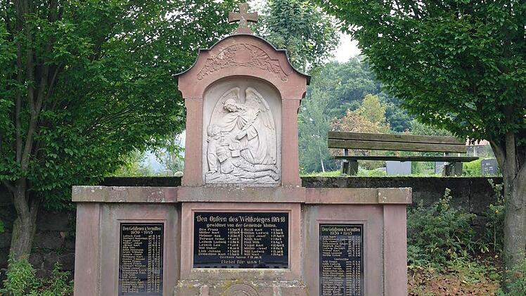 Das Kriegerdenkmal in Motten listet 19 Gefallene auf. Foto: Stephanie Elm