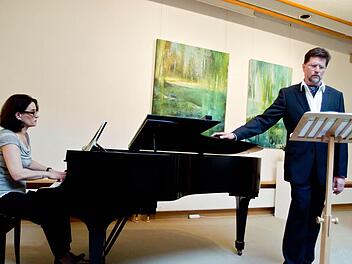 Neli Stefanova und Hans-H. Wangemann interpretierten Schuberts "Winterreise" im Kunstverein Coburg.Foto: Jochen Berger