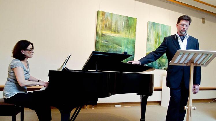 Neli Stefanova und Hans-H. Wangemann interpretierten Schuberts "Winterreise" im Kunstverein Coburg.Foto: Jochen Berger