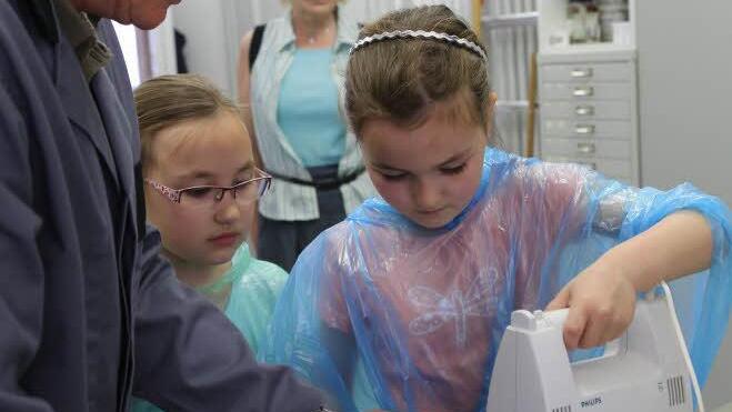 Plastikumhänge und Handmixer waren im Naturkundemuseum im Einsatz.Foto: Barbara Herbst