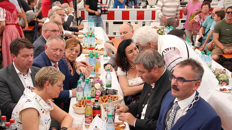 Die Ehrengäste. Foto: Johannes Schlereth