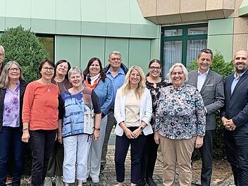 Langjährige Mitarbeitende im Reha-Zentrum Bad Kissingen wurden geehrt und verabschiedet: (von links) Edeltraud Metz, Roland Keßler, Siglinde Grimm, Petra Hippler, Martina Eyrich, Petra Beck, Silke Mützel, Harald Riedel, Olga Cerny, Kathrin Diener...