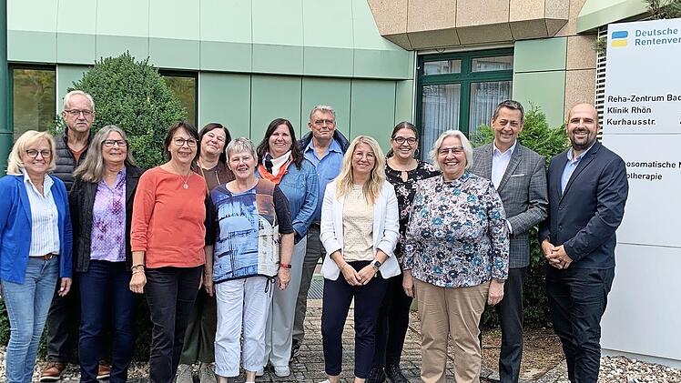 Langjährige Mitarbeitende im Reha-Zentrum Bad Kissingen wurden geehrt und verabschiedet: (von links) Edeltraud Metz, Roland Keßler, Siglinde Grimm, Petra Hippler, Martina Eyrich, Petra Beck, Silke Mützel, Harald Riedel, Olga Cerny, Kathrin Diener...