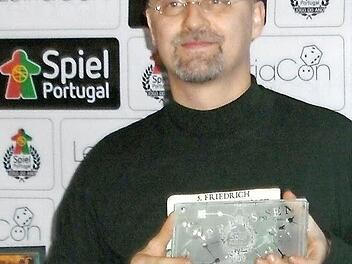 Ausgezeichneter Spieleautor: Richard Shako (geb. Stubenvoll), Strategiespielern eher unter seinem Künstlernamen Richard Sivél bekannt, erhielt die "Spiel des Jahres"-Auszeichnung in Portugal. Seine familiären Wurzeln hat der Berliner in Glosberg. Foto: privat