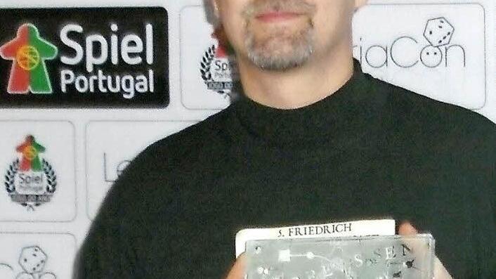 Ausgezeichneter Spieleautor: Richard Shako (geb. Stubenvoll), Strategiespielern eher unter seinem Künstlernamen Richard Sivél bekannt, erhielt die "Spiel des Jahres"-Auszeichnung in Portugal. Seine familiären Wurzeln hat der Berliner in Glosberg. Foto: privat