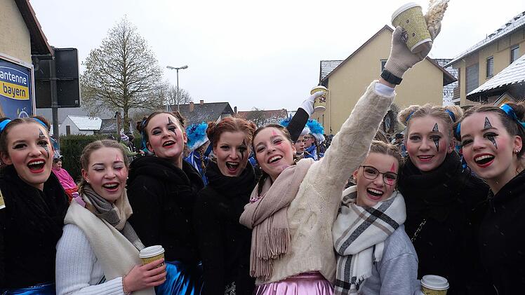 Gute Laune beim Faschingsumzug  der Untererthaler Karnevals-Gesellschaft (UKG). Gerd Schaar