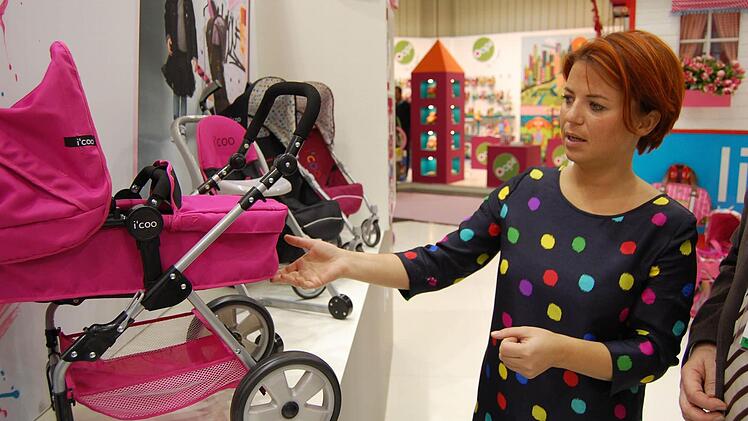 Der Name Hauck (Sonnefeld) steht nicht mehr nur für Kinderwagen, sondern auch für Puppenwagen; Beatrice Schur leitet "Hauck-Toys".