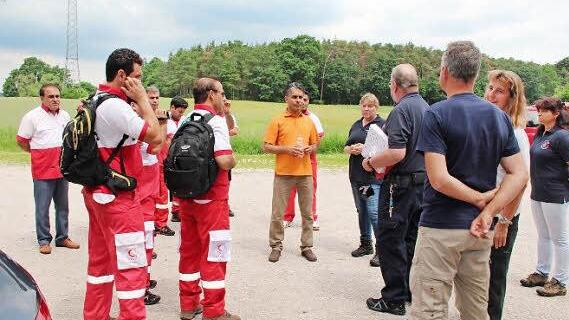 Die iranischen Gäste besuchen die Kollegen vom BRK in Höchstadt.Foto: Johanna Blum
