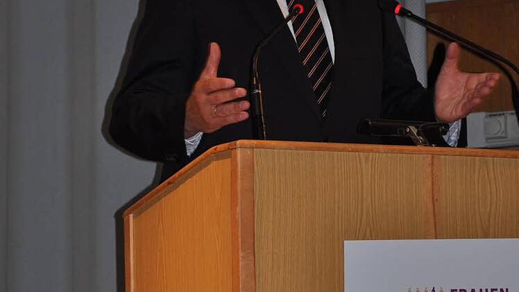 Der bayerische Innenminister Joachim Herrmann in Maßbach. Foto: Daniel Wiener