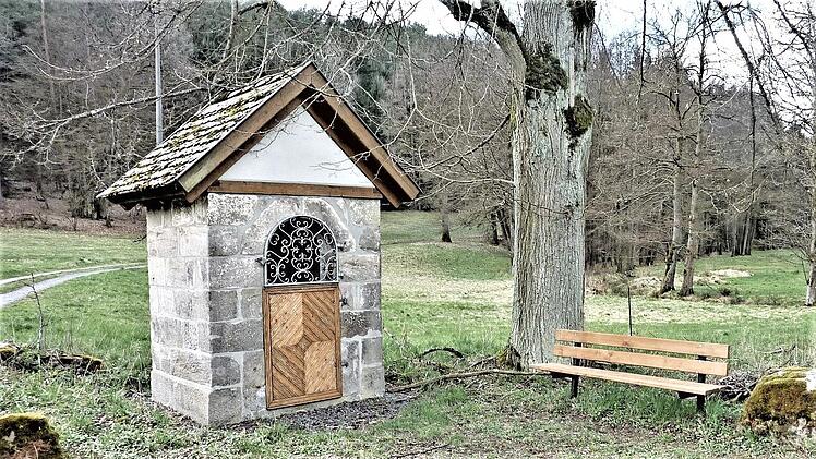 Diese schlichte Wegkapelle zwischen Knellendorf und Kathragrub erinnert an den tragischen Vorfall.