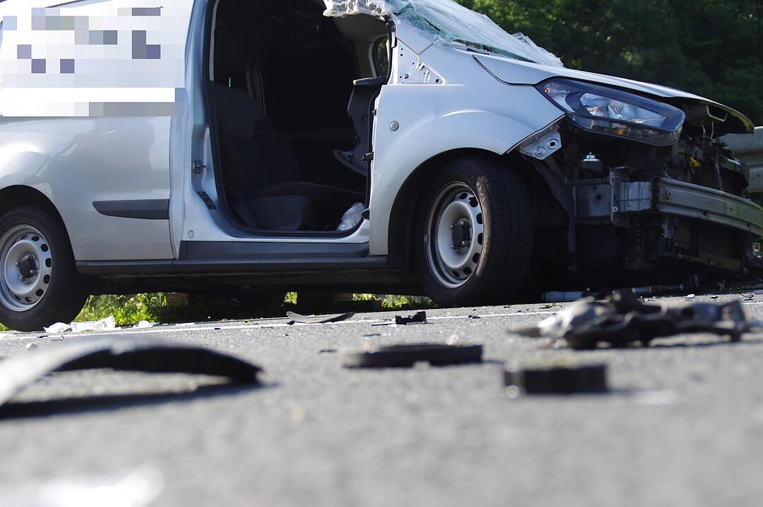 Frontalkollision auf B303 bei Beikheim