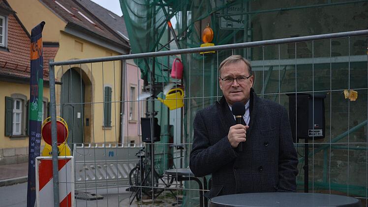 OB Andreas Starke spricht beim Richtfest der Kulturgärtnerei. Foto: Andreas Thamm