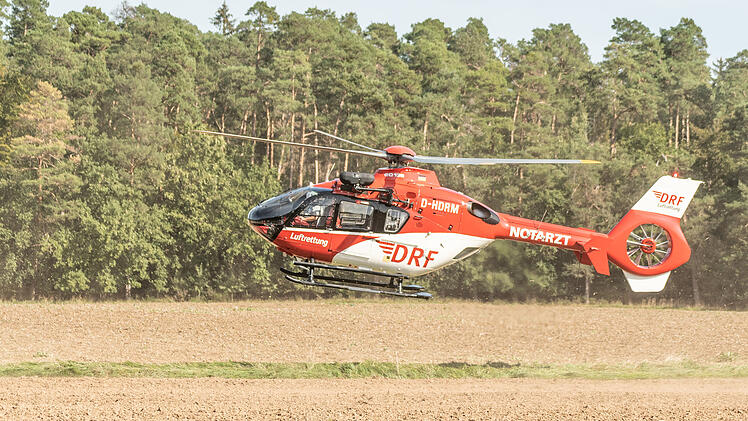 Auf der B14 zwischen Großweismannsdorf und Buchschwabach (Kreis Fürth) kam es am Samstag (19. September 2020)  zu einem Unfall, an dem drei Autos beteiligt waren.
