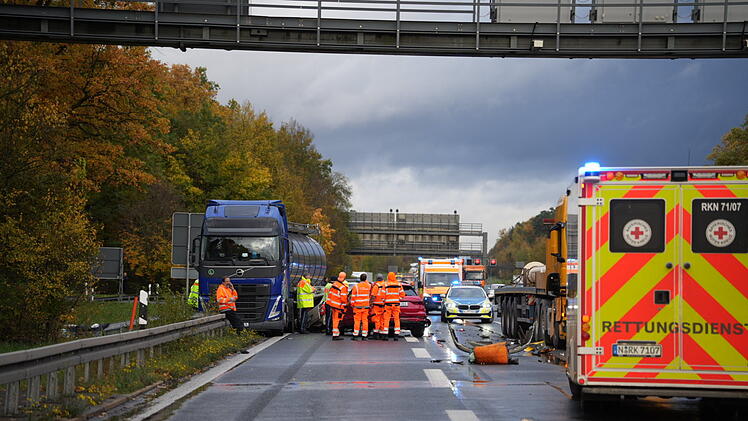 Fünffache Unfallserie auf der A9: Riesiger Stau - mehrere Verletzte