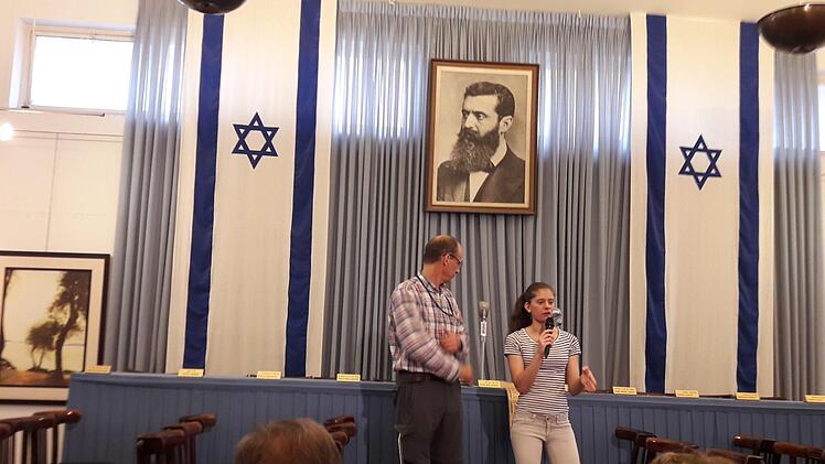 Zum 20-jährigen Bestehen der Partnerschaft reisten 45 Vertreter des Landkreises Bad Kissingen nach Tamar in Israel und schauten sich dabei natürlich auch Land und Leute an.Hartmut Hessel