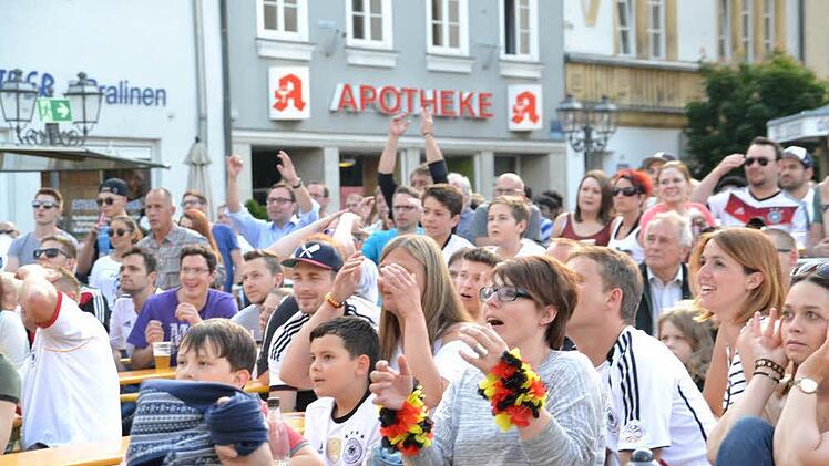 Public Viewing auf dem Kulmbacher Marktplatz Foto: Uschi Prawitz