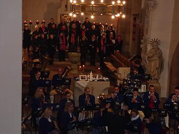 Das Adventskonzert in Thulbas St.-Lambertus-Pfarrkirche zog die Zuhörer in seinen Bann.  Foto: Birgit Armbruster