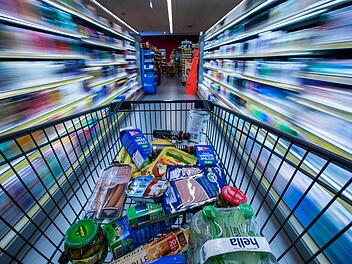 Ein Einkauf kann f&uuml;r viele Menschen zur stressigen Tortur werden. Symbolfoto: Jens B&uuml;ttner, dpa