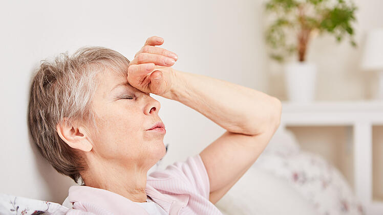 Frau, Wechseljahre, Gesundheit, Beschwerden, Kopfschmerzen
